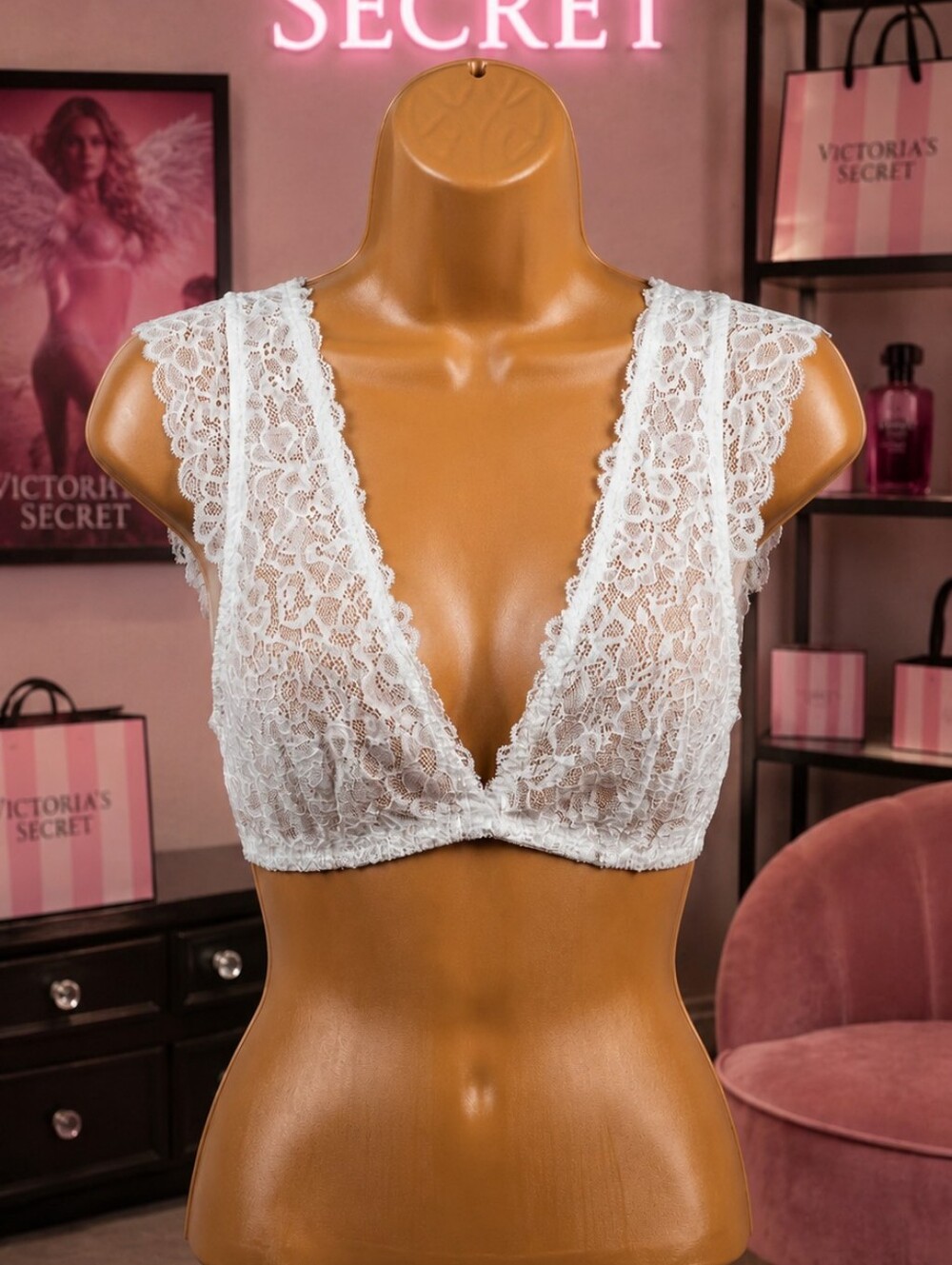 Victoria's Secret  Lace V-Neck Bralette - Picture 7 of 7